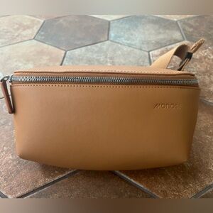 Monos Metro Sling Saddle Tan Crossbody Body Bag NWOT- MSRP $95